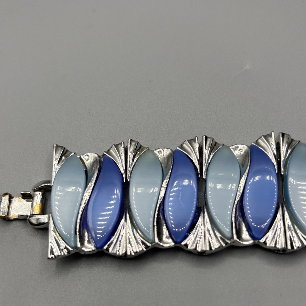 Pretty Vintage Opaque Blues Thermoset Bracelet  JP239 - Picture 10 of 10
